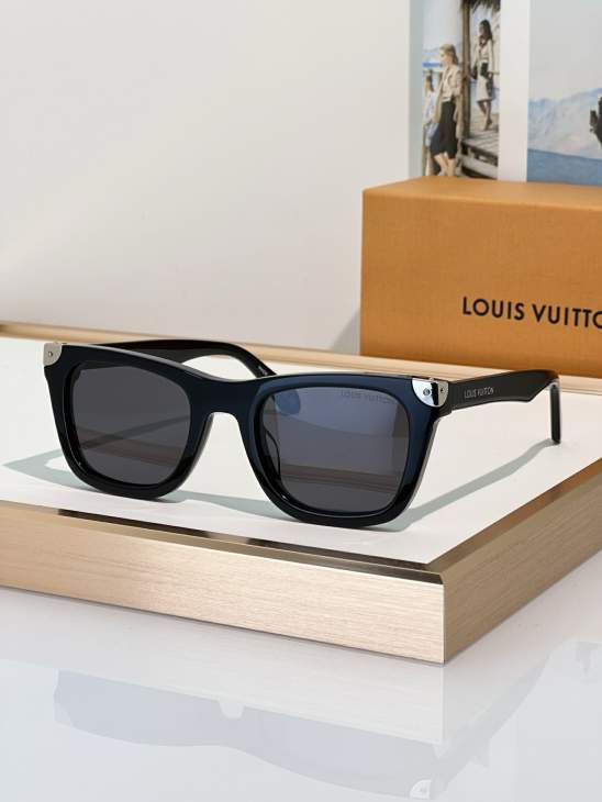 Picture of Louis Vuitton Sunglasses _SKUfw79279972fw